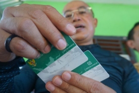Plt Bupati Gusnan Memegang Kartu Jamkesda