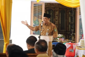 Sekretaris Daerah Zamzami Zubir, SE MM saat memberikan sambutan dalam rangka syukuran rumah dinasnya Senin (4/2/2019)