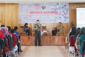DEMA-FEBI IAIN Bengkulu menggelar kegiatan seminar nasional dengan mengangkat tema &quot;Intuisi pemuda terhadap jasa para pahlawan di era globalisasi&quot;, Minggu (06/11/2016) di Auditorium Kamupus IAIN Bengkulu.