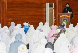 Persit Kartika Chandra Kirana Koorcab Rem 041 PD II/Sriwijaya menggelar salat tasbih berjamaah di Balai Prajurit Gamas Bengkulu, Kamis (01/12/2016).