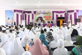 Ratusan calon jemaah umrah dari Sumatera Selatan dan Provinsi Bengkulu mengikuti Manasik Umrah Akbar di Gedung Wisma Haji, Kota Bengkulu, Sabtu (10/12/2016). 