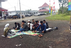 Front Peduli Seluma menggelar doa
