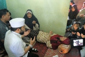 Walikota datang menjenguk 2 warga kota yang mengidap penyakit langka