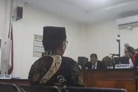 Dirwan Mahmud, Bupati Bengkulu Selatan non aktif saat menjadi saksi di Pengadilan Negeri Bengkulu