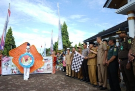 Asisten II Lepas Peserta Lomba Drumband