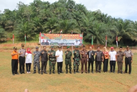 Plt Gubernur menghadiri pembukaan kegiatan TNI Manunggal Membangun Desa (TMMD) ke-100 di Kabupaten Bengkulu Tengah.