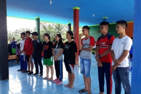 Para juara lomba renang tingkat pemula