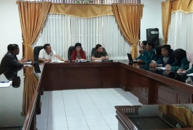 Dewan Komisi I hearing dengan mahasiswa UNRAS