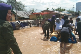 Peronil Menwa dikerahkan membantu warga terdampak banjir di Kota Bengkulu