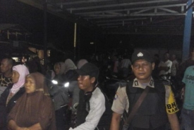 Pihak Kepolisian bersama warga melakukan pemantauan