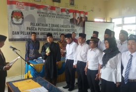 Ketua KPU Kepahiang Mirzan Pranoto Hidayat Melantik 16 PPK dan 10 PPS Rabu (2/2/2019)