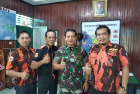 Pemuda Pancasila usai melakukan aksi penggalangan dana