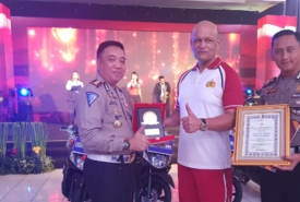 Ditlantas Polda Bengkulu menerima penghargaan