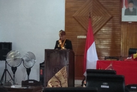 Plt Gubernur saat menyampaikan kata sambutan pada paripurna istimewa