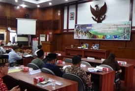 Penyerahan  Raport Akhir  Program Penilaian Peringkat Kinerja Perusahaan atau Profer, periode tahun 2015-2016 di gedung Pola Bappeda Bengkulu, Jumat (17/03/2017).
