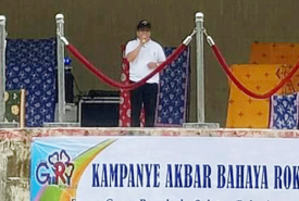 Redwan Arif S,sos MPH Kepala Dinkes Saat kampanye Anti Rokok di Lapangan Sekundang Kota Manna
