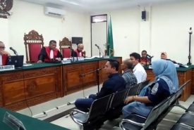 Sidang mendengarkan keterangan saksi dan JPU KPK