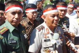 Kapolda Bengkulu Brigjen Pol Drs Yovianes Mahar bersama Danrem 041 Gamas Kolonel Inf Andi Muhammad