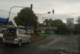 Traffic light dengan menggunakan tenaga surya di Jalan Merdeka Pasar Tais Kabupaten Seluma