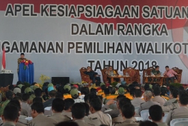 Penjabat Wali Kota Bengkulu Budiman Ismaun saat menjadi narasumber kesiapsiagaan Linmas dalam rangka pengamanan pemilihan wali kota dan wakil wali kota 2018