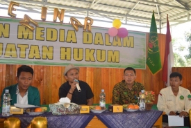 Diskusi mahasiswa Hukum Tata Negara IAIN Bengkulu bersama Pemred Bengkulutoday.com