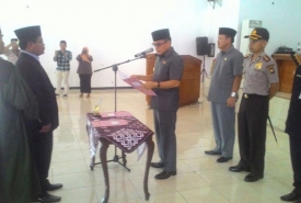 Bupati Bengkulu Selatan H Dirwan Mahmud SH melantik Zarhadi, S.Sos sebagai Direktur Perusahaan Air Minum (PDAM) Tirta Manna