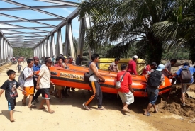 Tim gabungan terus melakukan pencarian korban banjir dan longsor di Bengkulu Tengah