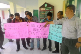 Puluhan anggota Lembaga Swadaya Masyarakat (LSM) Kabupaten Seluma
