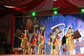 Penampilan seni tradisi pada malam puncak Festival Tabut 2017