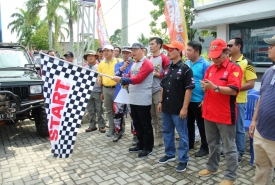 Plt Gubernur Bengkulu Rohidin Mersyah melepas secara resmi Rafflesia Adventure Offroad Expedition Ke-4 Tahun 2018 menuju lokasi offroad di kawasan hutan Bukit Sunur Kabupaten Bengkulu Tengah