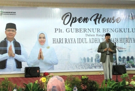 Plt. Gubernur Bengkulu Rohidin Mersyah melaksanakan Shalat Idul Adha dan Open House di Gedung Daerah Balai Raya Semarak