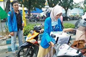 Aktivis PMII Bengkulu melakukan penggalangan dana untuk korban gempa bumi di Palu dan Donggalu