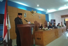 Bupati Bengkulu Utara saat menyampaikan nota Raperda LKPJ tahun 2017