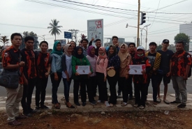 Anggota Pemuda Pancasila menghimpun donasi warga Kota Bengkulu untuk korban gempa bumi dan tsunami di Sulteng