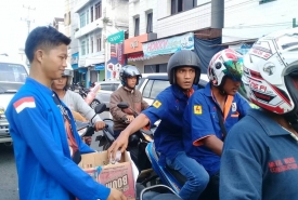 PMII Curup saat melakukan penggalangan dana untuk korban gempa bumi dan tsunami di Sulawesi Tengah
