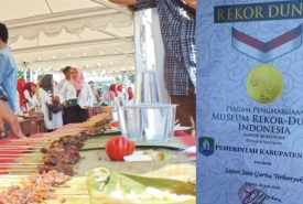 Kaur berhasil meraih Rekor Museum Dunia Indonesia kategori Sajian Sate Gurita Terbanyak